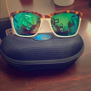 Costa Anaa’s Women’s Sunglasses